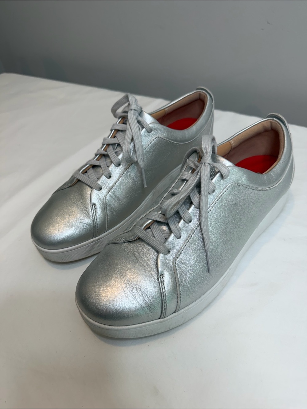 FitFlop Rally silver metallic leather lace up sneakers size 8